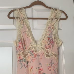 Exquisite Silk negligee & robe. Most beautiful print!